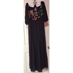 New York & Company S Off the Shoulder Halter Embroidered 3/4 Sleeve Maxi Dress